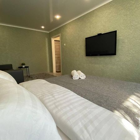 Seafront apartment 巴甫洛达尔 外观 照片